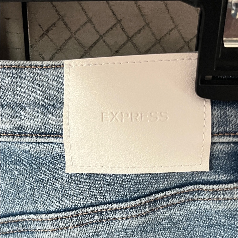 Express Women's Light Blue Straight Slim Highrise Leg Jeans 8 Short - Picture 2 of 6